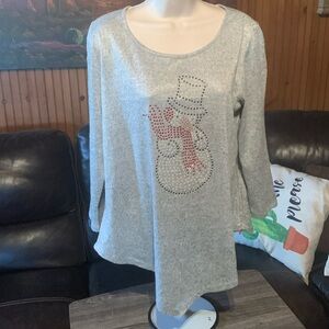 New snowma light weight sweater- beaded
Dove grey color